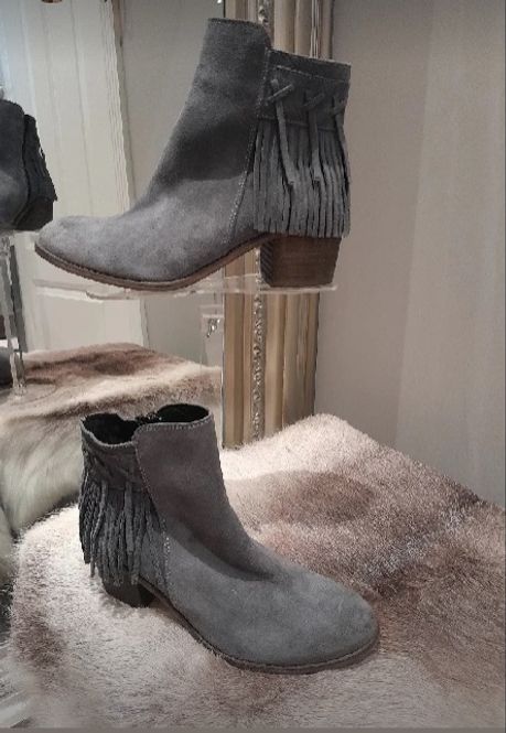 Hovedbilde Bella Moda Grå bootz frynser